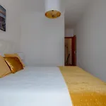 Chez Oasis Lagos - Charming Central By The Beach