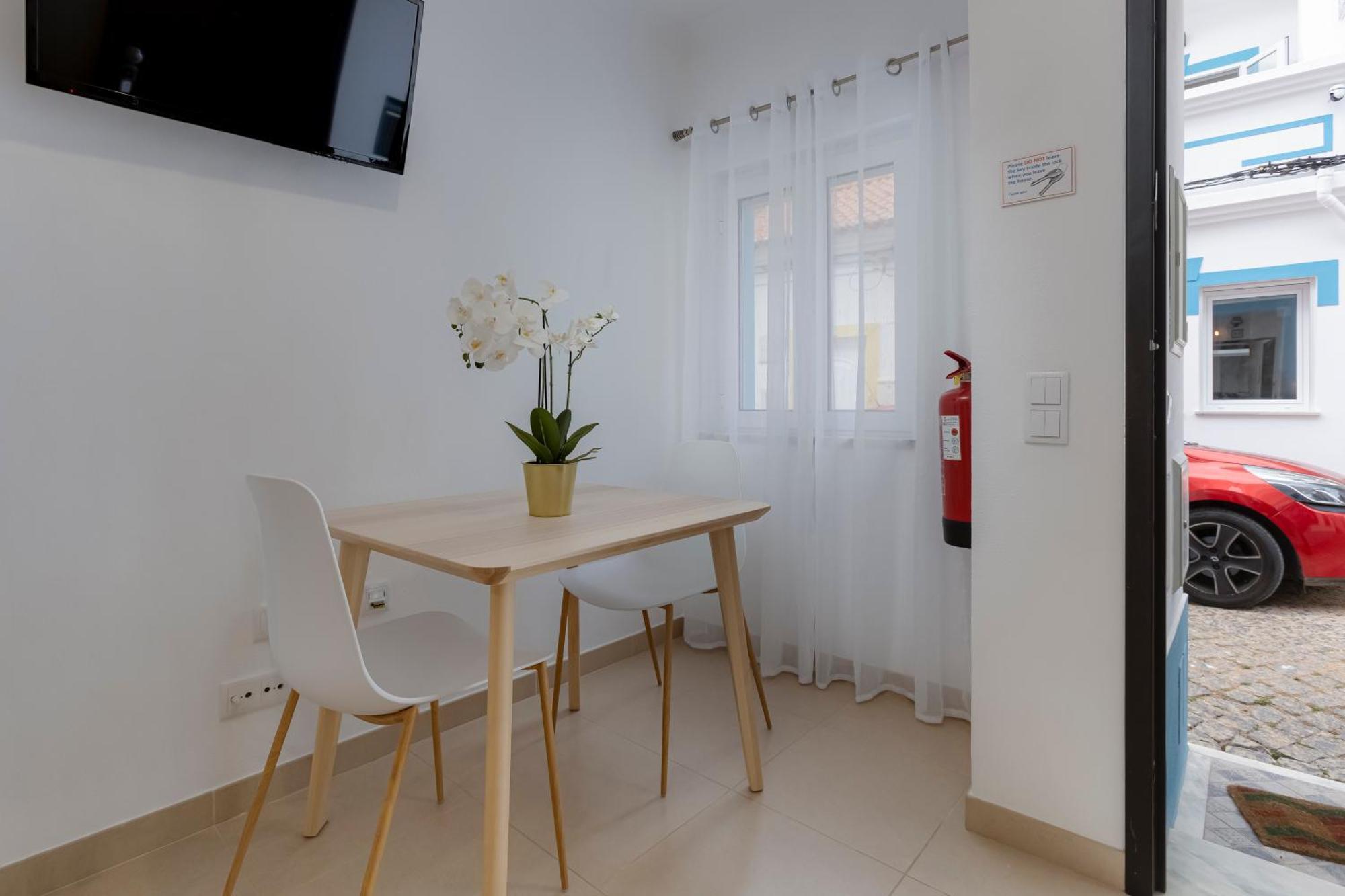 Chez Oasis - Charming By The